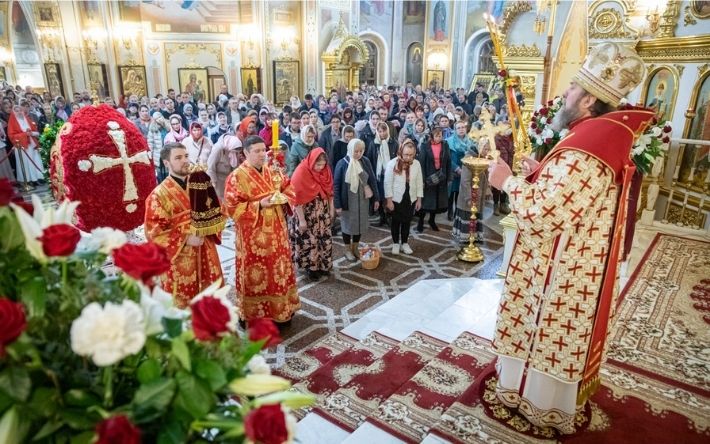 10 самых чарующих фотографий с богослужения в Пасхальную ночь в Ижевске