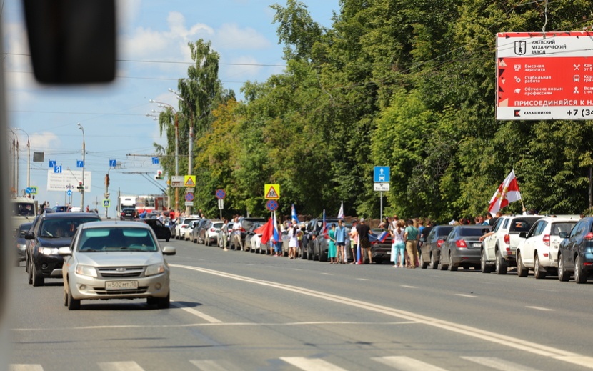 Встреча автобусов с военными в Ижевске. Фото: Амир Закиров