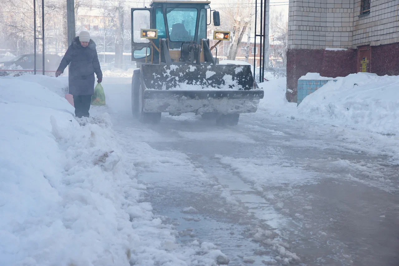 Почти 700 дворов почистили от снега и наледи в Ижевске