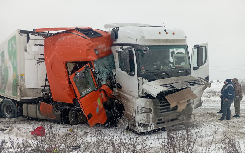 Водители двух грузовиков пострадали на трассе в Удмуртии