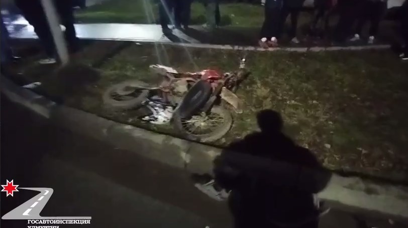 Два подростка на питбайке пострадали в ДТП в Ижевске