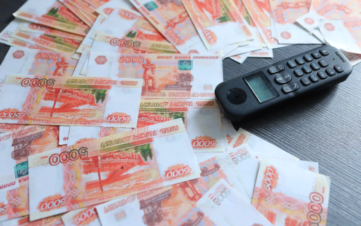 840 тысяч рублей пытались похитить мошенники у педагога из Ижевска