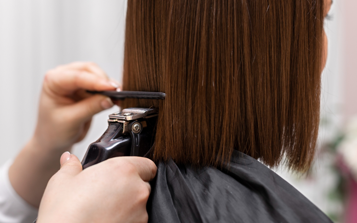 Когда стричься и красить волосы в январе 2026 года: календарь на каждый день 