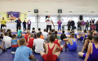 Легенда мирового спорта Александр Карелин провел мастер-класс для юных борцов Удмуртии