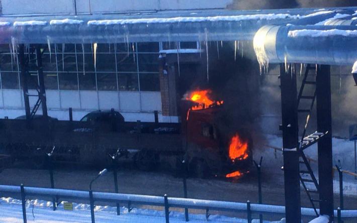 Грузовик сгорел на ул. Телегина в Ижевске