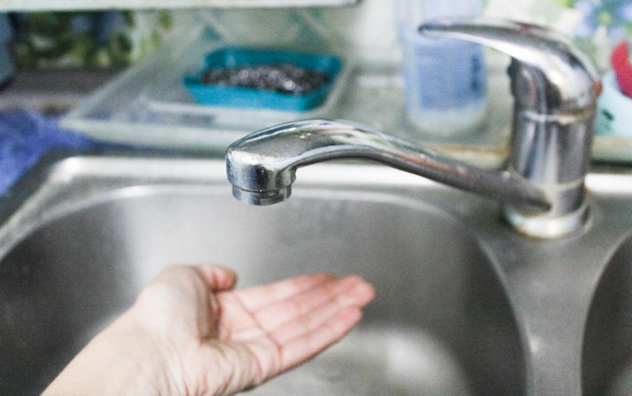 Школа осталась без воды из-за повреждения трубы в гор. Металлургов