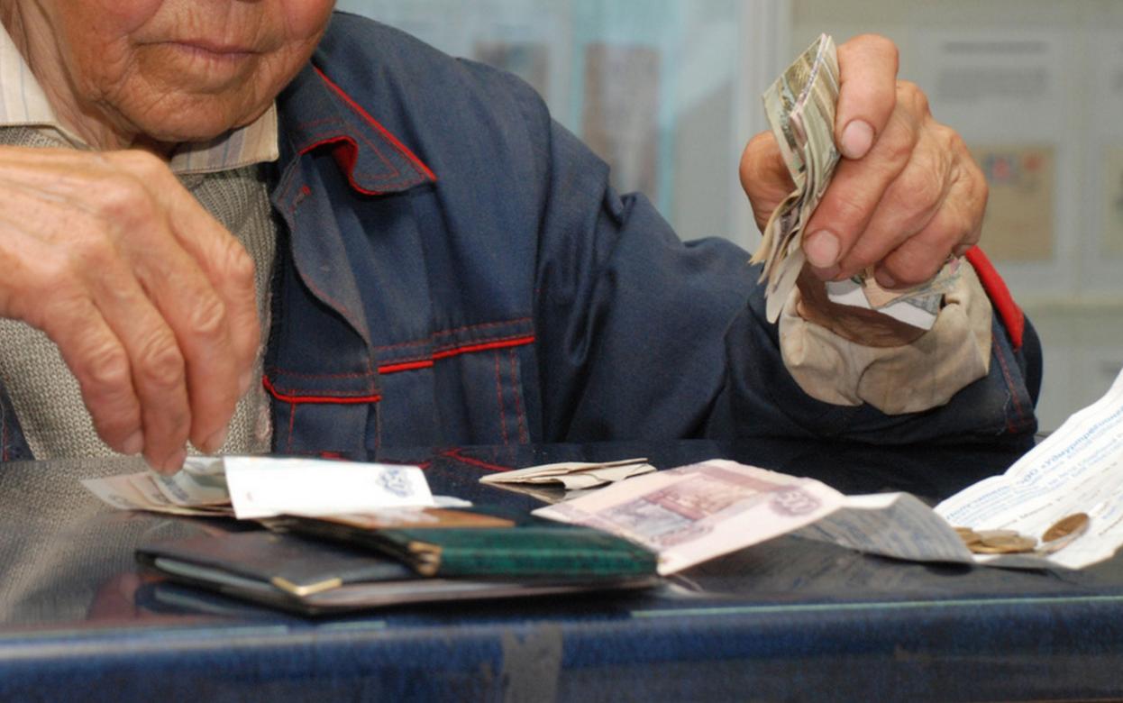 Жители Удмуртии получат январские пособия и пенсии в декабре