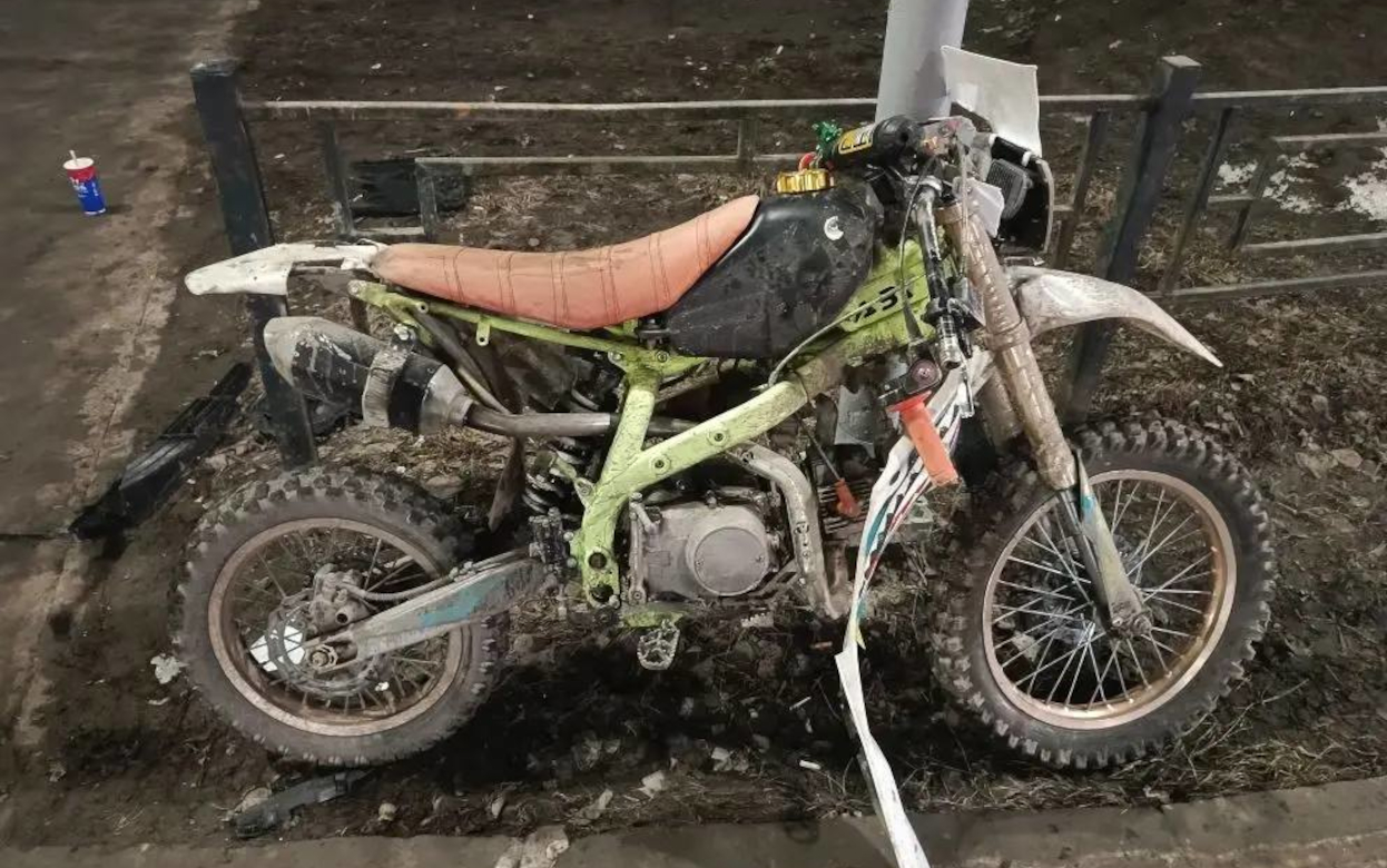 Автомобиль сбил двух подростков на питбайке в Ижевске