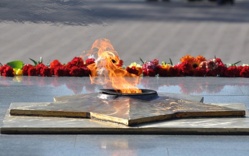 В честь Дня защитника Отечества в Ижевске состоялась церемония возложения цветов к Вечному огню 