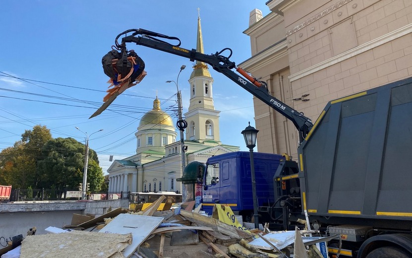 Общественники провели субботник в подземном переходе в центре Ижевска