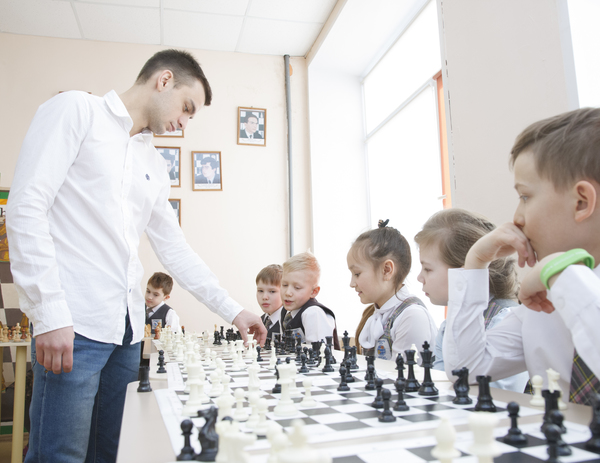 Кто преподает, оснащенность школ и отличия от профессионалов: главные вопросы о шахматном образовании в Удмуртии