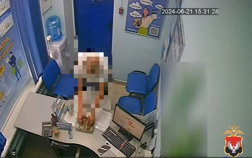 Мужчина с ножом ограбил офис микрозаймов в Ижевске