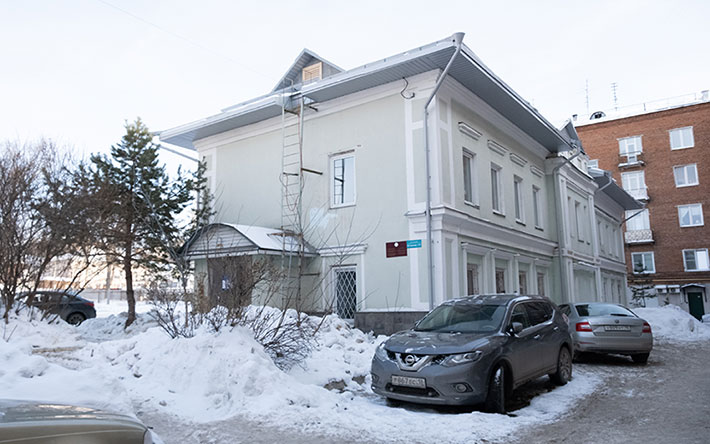Фоторепортаж: как выглядит после ремонта здание заводской амбулатории XIX века в центре Ижевска 