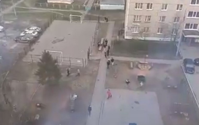 Массовая драка на ул. Клубной в Ижевске. Видео: t.me/zloyizhevchanin
