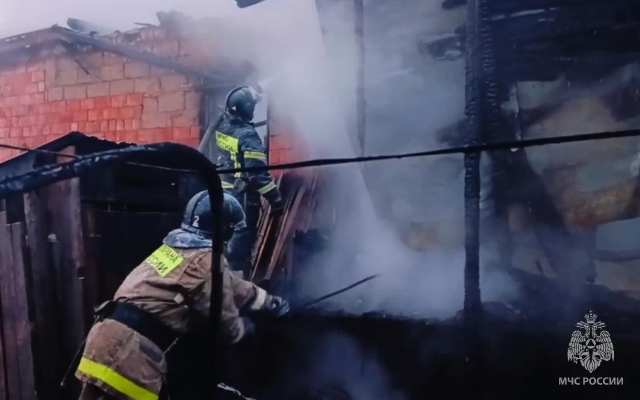 Инвалид погиб на пожаре в Воткинске, три его родственника госпитализированы