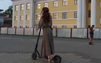 Ограничить скорость движения электросамокатов предложили в России