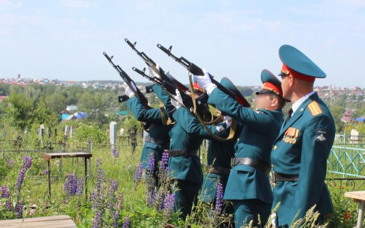 Семьи погибших на Украине военных из Удмуртии получат по 1 млн рублей