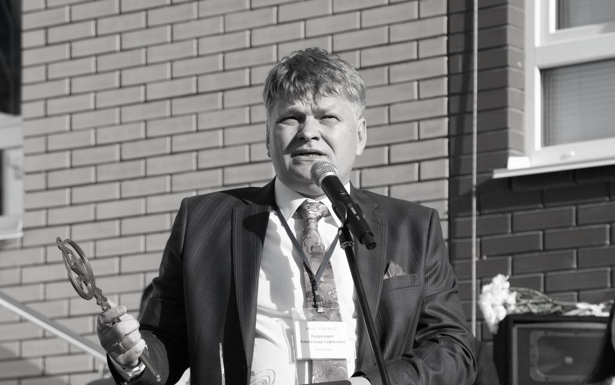 С экс-директором школы № 20 простятся в Ижевске