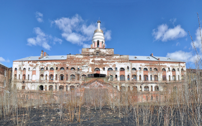 Здание Главного корпуса Оружейного завода в ожидании реконструкции. Фото: Эдуард Карипов.