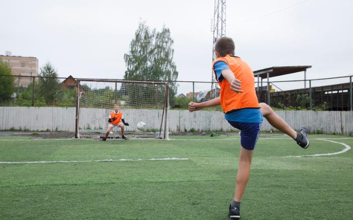 Школьный физрук незаконно открыл платную футбольную секцию в Ижевске