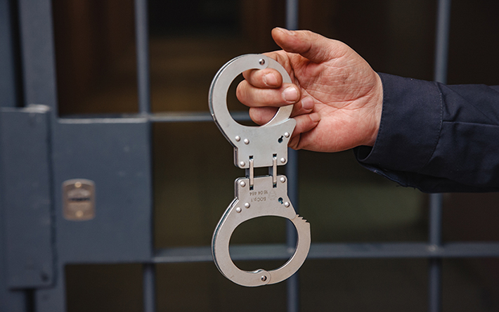 Напавшего на отдел полиции в Ижевске мужчину заключат под стражу на два месяца 