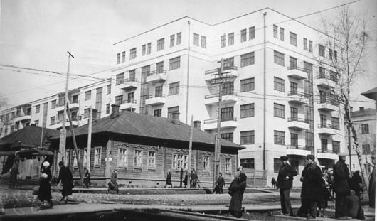 «Дом специалистов» на улице Карла Маркса, в котром вырос режиссер. Фото из коллекции С. Селивановского
