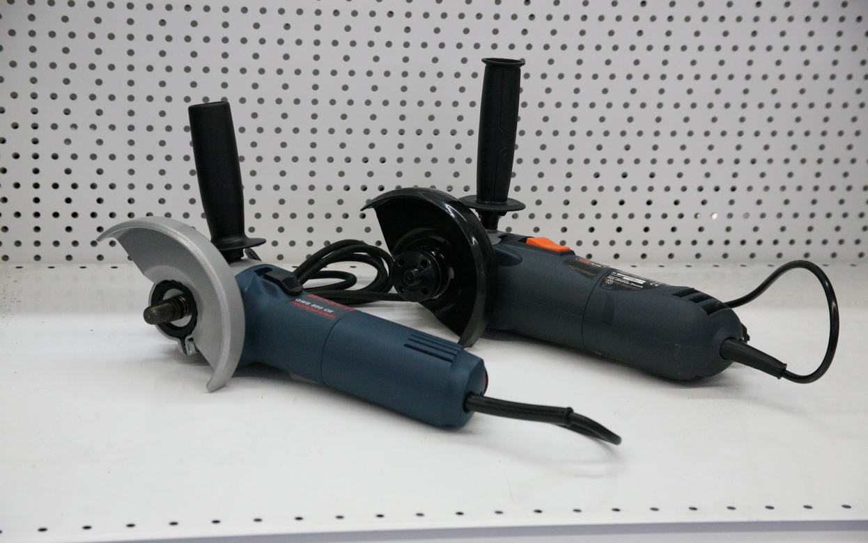 Мужчина получил тяжелую травму при работе «болгаркой» в Удмуртии