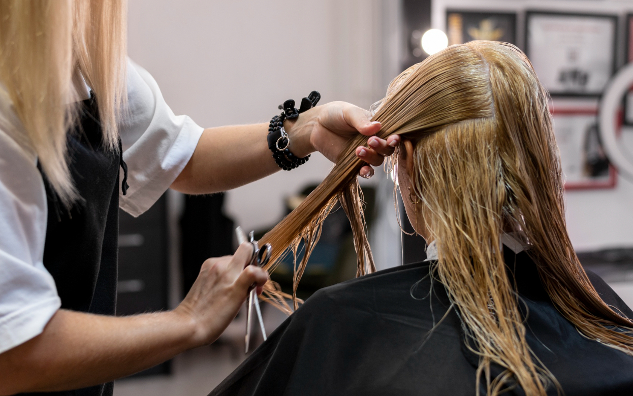 Когда стричься в марте 2026, чтобы заработать: полный разбор и календарь на каждый день