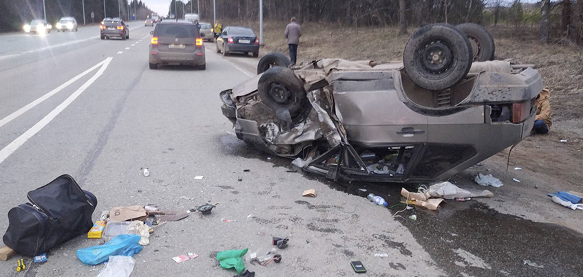 Два легковых автомобиля столкнулись на Сарапульском тракте в Удмуртии 26 апреля