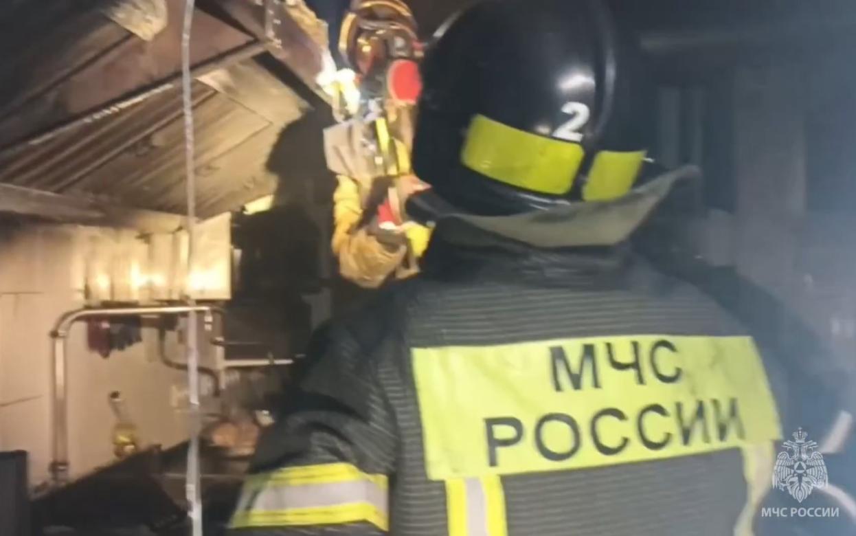 5 человек эвакуировали из кафе в Ижевске во время пожара