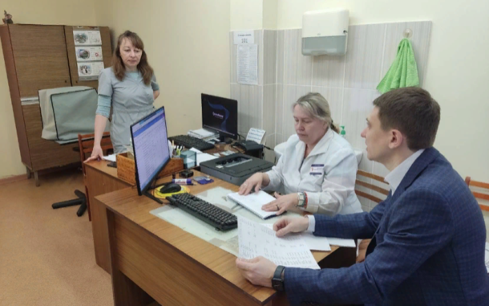 Сотрудники Городской поликлиники № 5 в Ижевске не справились с наплывом маленьких пациентов