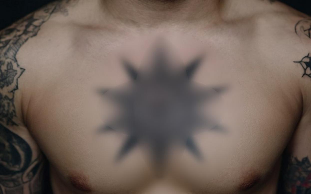 Ижевчанина осудили за демонстрацию экстремистских татуировок в колонии