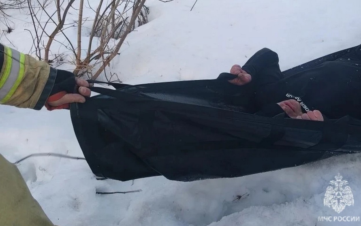 Провалившегося под лед мужчину спасли в Удмуртии