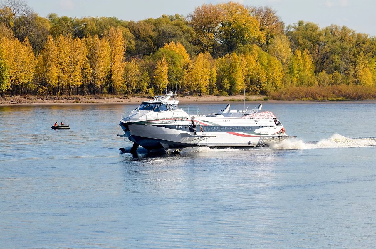 В Удмуртию из Татарстана прибыл первый рейс теплохода на подводных крыльях «Метеор»