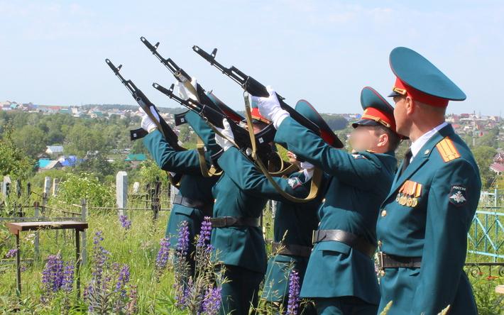Погибших на Украине сержанта и лейтенанта похоронили в Удмуртии