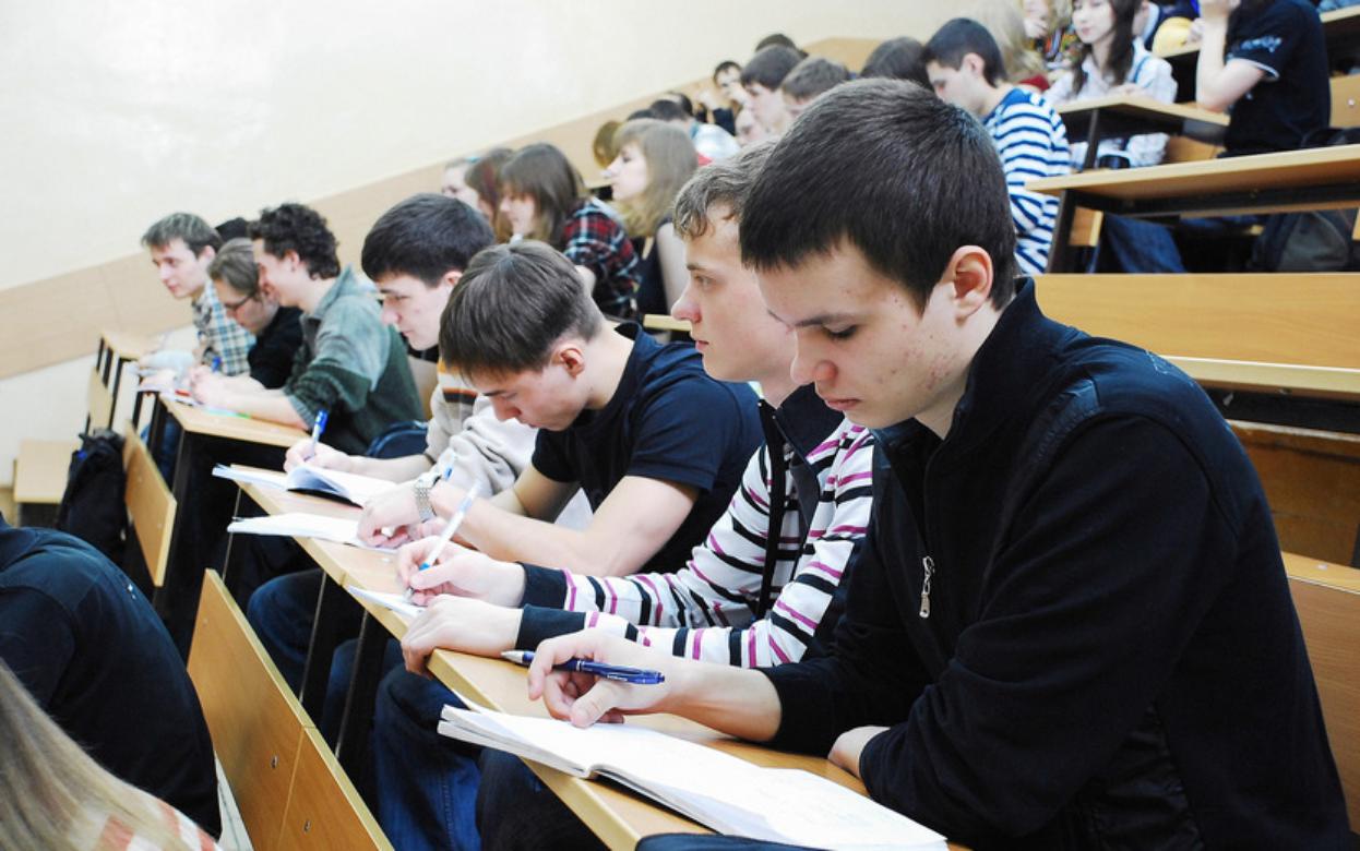 Число бюджетных мест по ряду направлений увеличат в вузах России