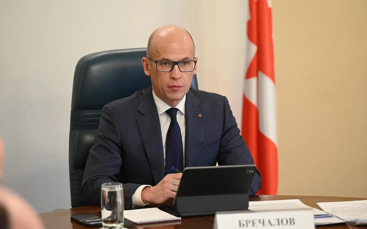 «Это должно быть искренне, от сердца»: Глава Удмуртии Александр Бречалов назвал неэтичными налоговые льготы за переводы на СВО