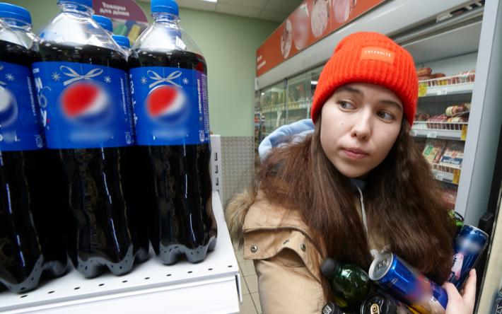 Акциз на сахаросодержащие напитки введут в России