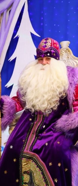 Почему у Тол Бабая фиолетовая шуба и посох с головой лося?