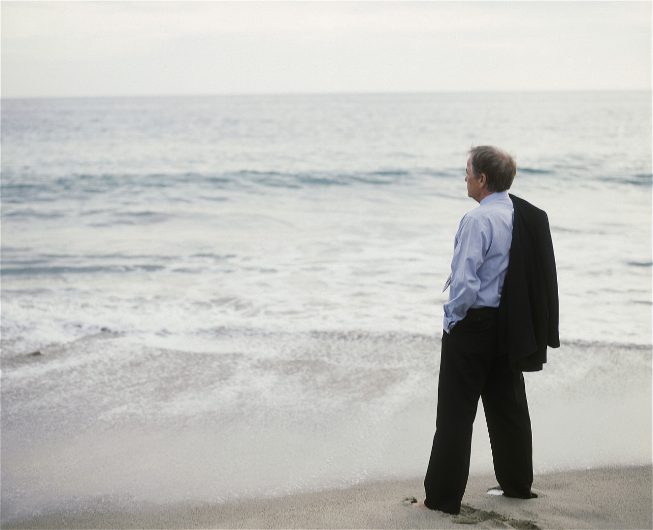 Почему мужчины после 40 все чаще остаются одни: психологи назвали причины, которые сокращают им жизнь