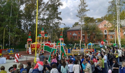 В Глазове состоялось открытие детской площадки Натальи Водяновой