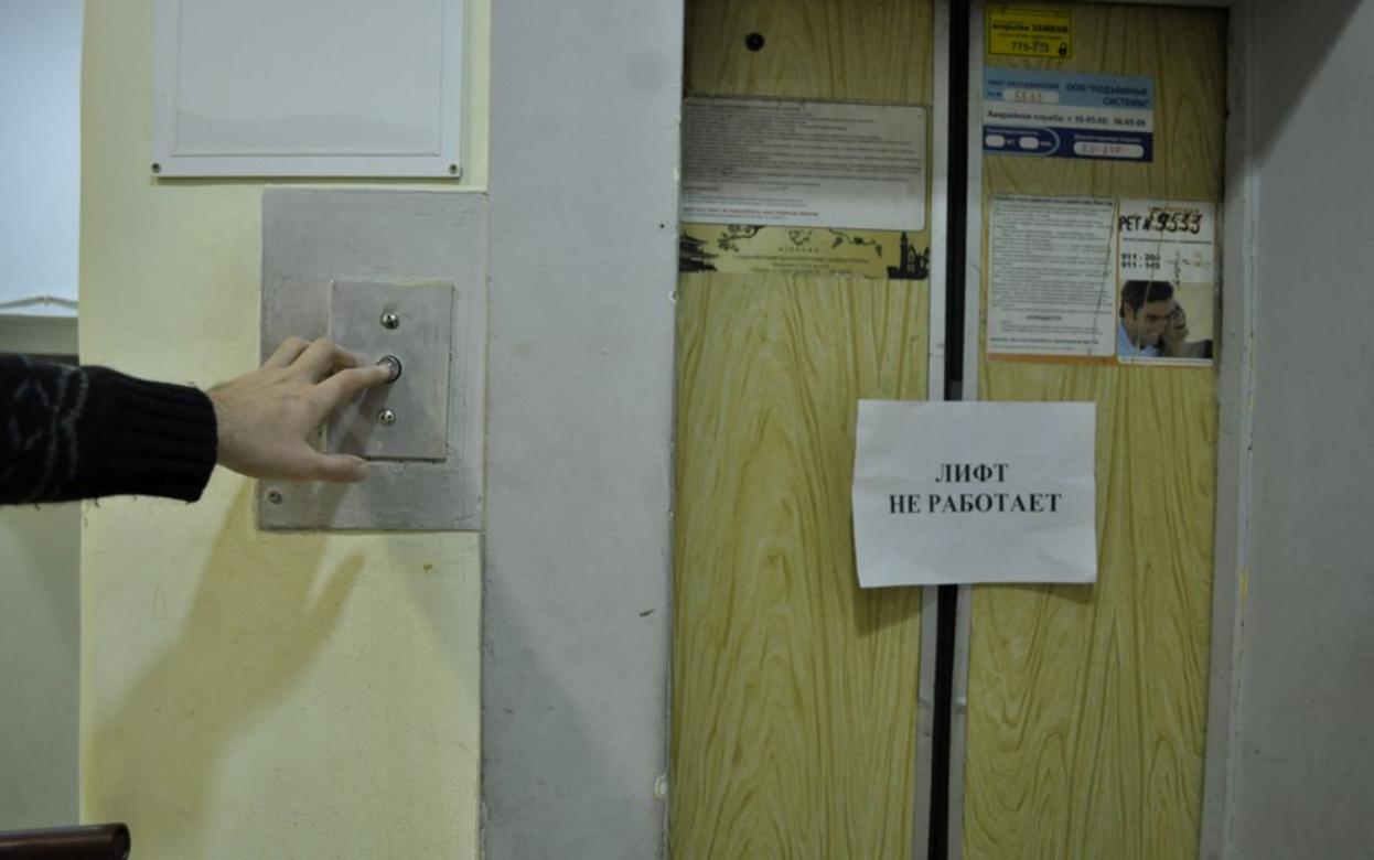 Управляющей компании вынесли предупреждение за опасные лифты в доме на ул. Берша в Ижевске