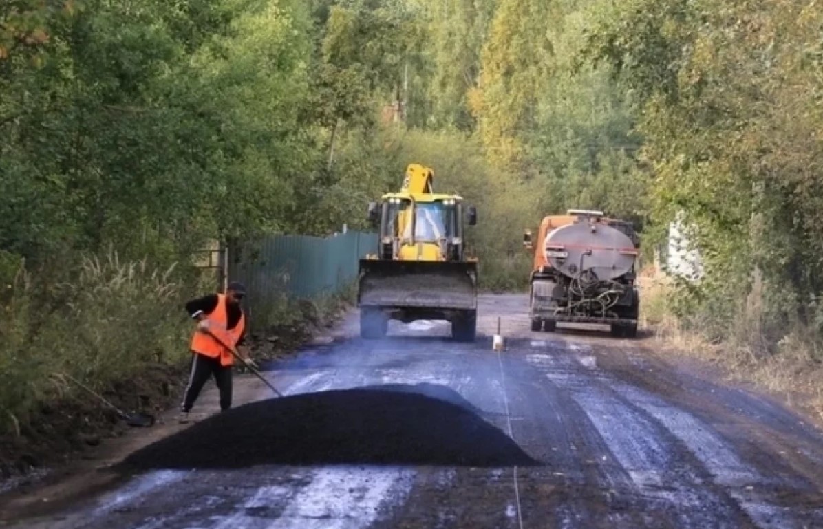 В Ижевске ремонтируют участок дороги до микрорайона Бригада Самолет