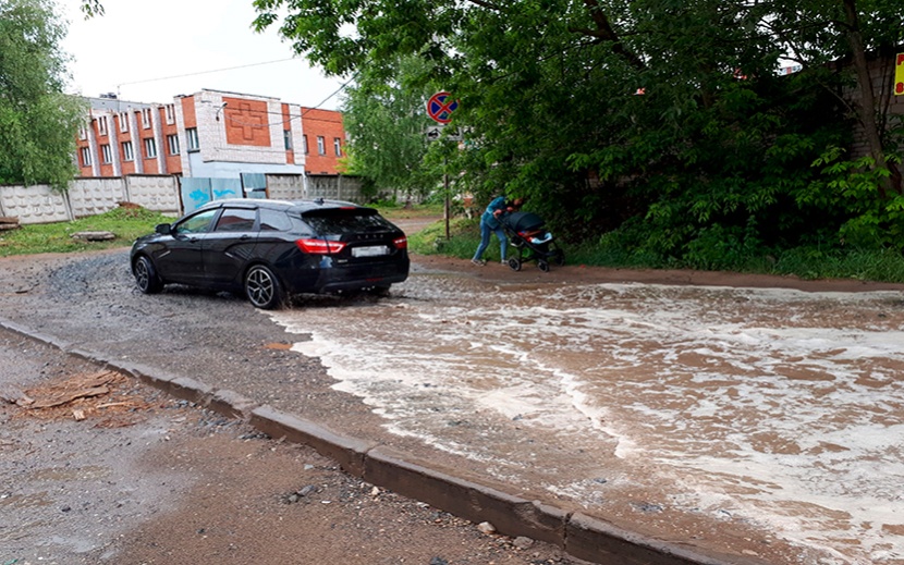 По этой дороге не разъехаться, не разойтись