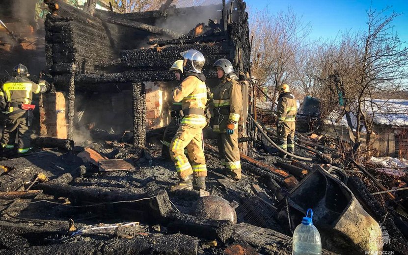 Садовый дом сгорел на окраине Ижевска