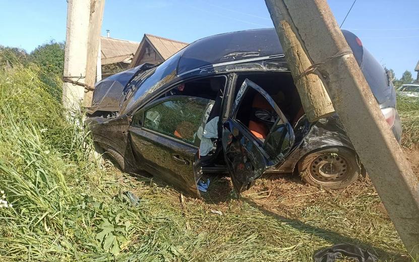 Пьяная девушка на «Опеле» врезалась в опору ЛЭП в Удмуртии
