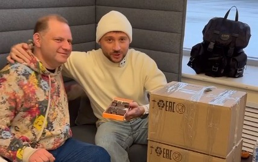 Видеофакт: Сергей Лазарев улетел из Ижевска с двумя коробками сладостей
