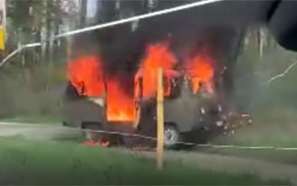 Автомобиль «УАЗ» сгорел на улице Орджоникидзе в Удмуртии