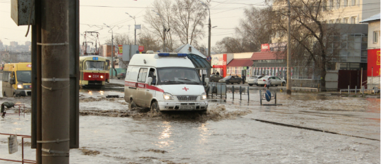 Паводок в Ижевске: горожанин купил гидрокостюм, чтобы выбираться из дома