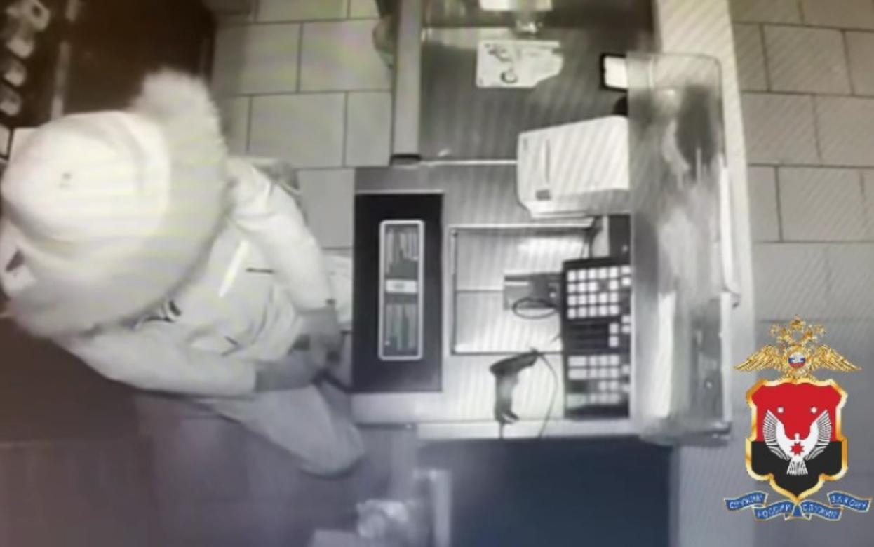 Ночного вора поймали в одном из супермаркетов Ижевске